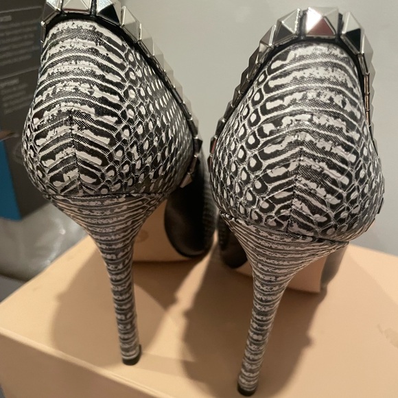 Michael Kors pumps almost like new👠👠 - Picture 2 of 11